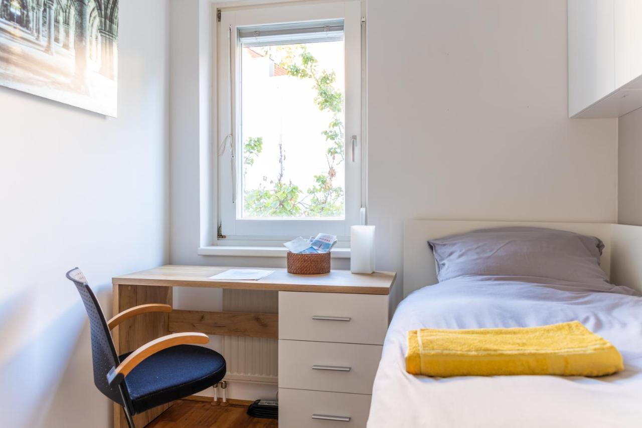 Town House Near Metro & Center * Viena